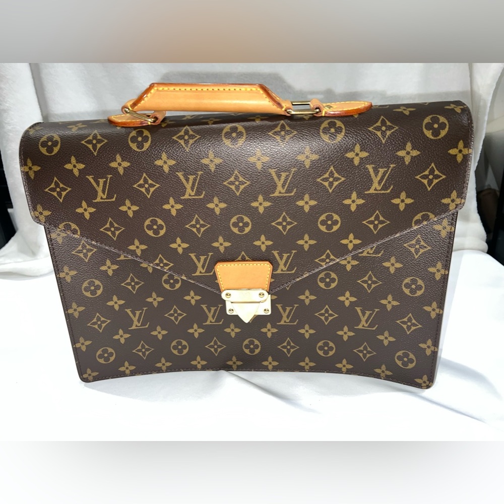****SOLD***  Authentic Louis Vuitton MONOGRAM CANVAS SERVIETTE CONSEILLER E